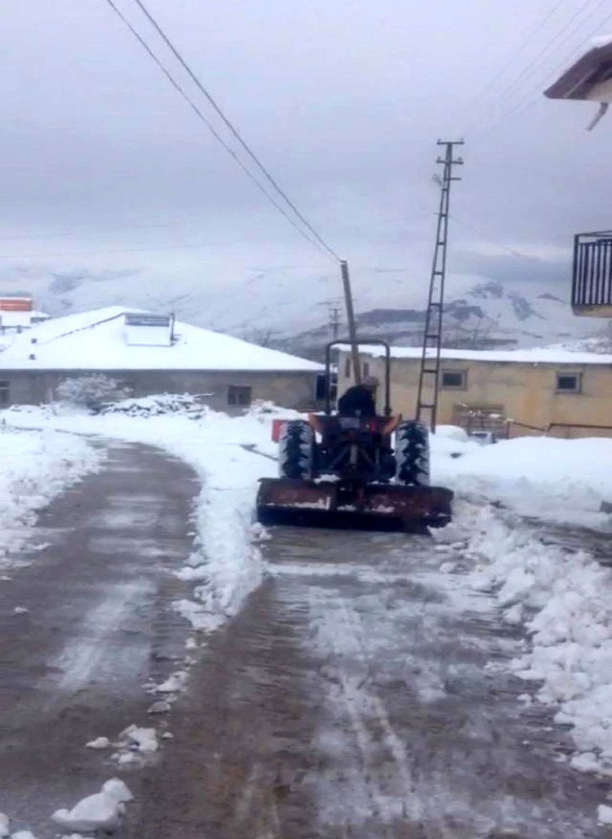 Kar, Darende\'de hayatı olumsuz etkiledi