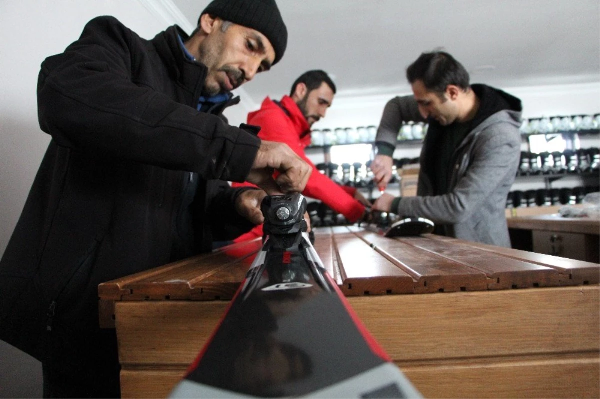 Kar yağışının geç geldiği Elazığ\'da kayak merkezi sezona hazırlanıyor