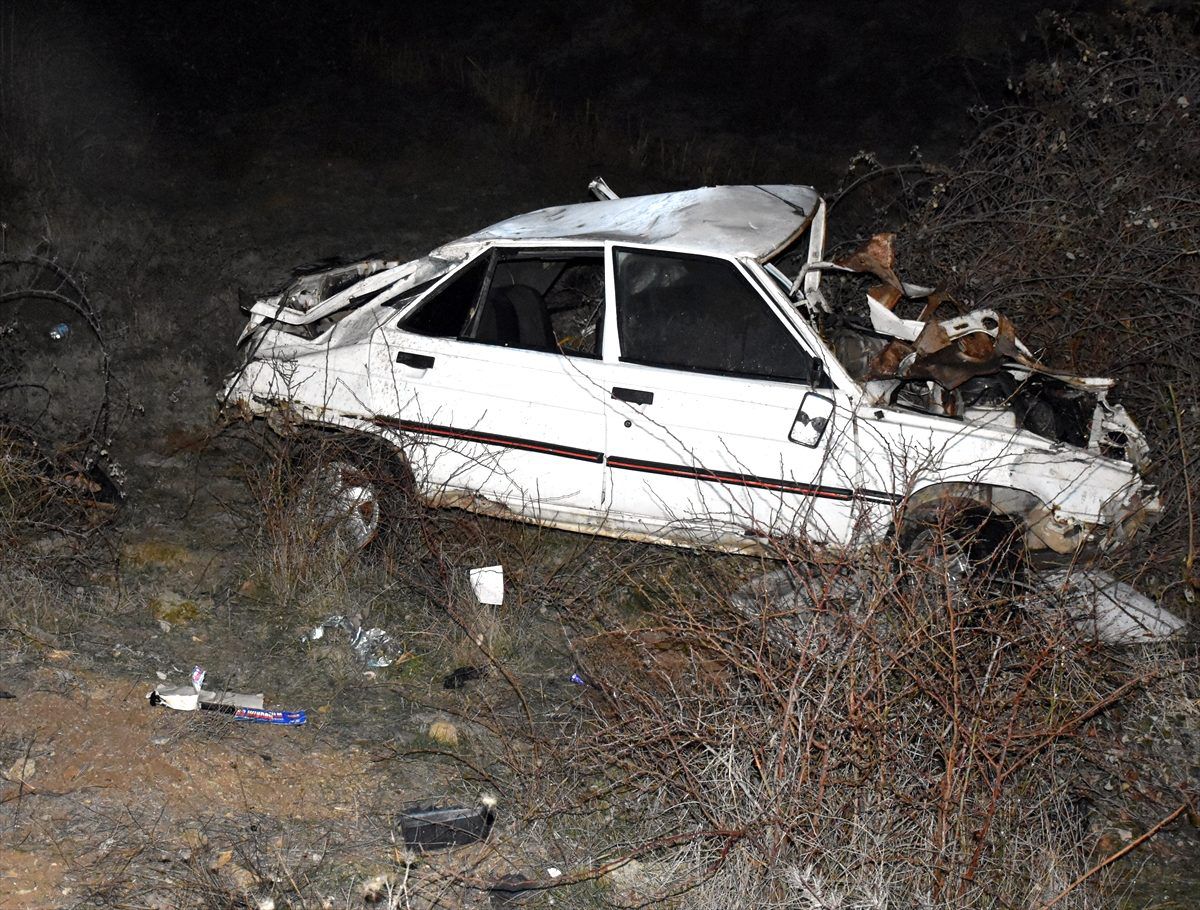 Kırıkkale\'de uçuruma devrilen otomobilin sürücüsü öldü