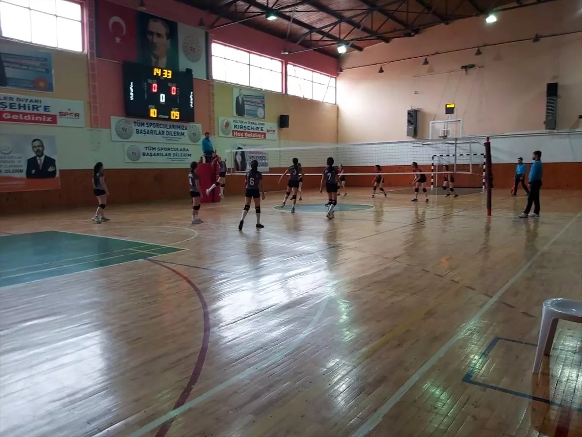 Kırşehir\'de voleybol vefa maçı düzenlendi