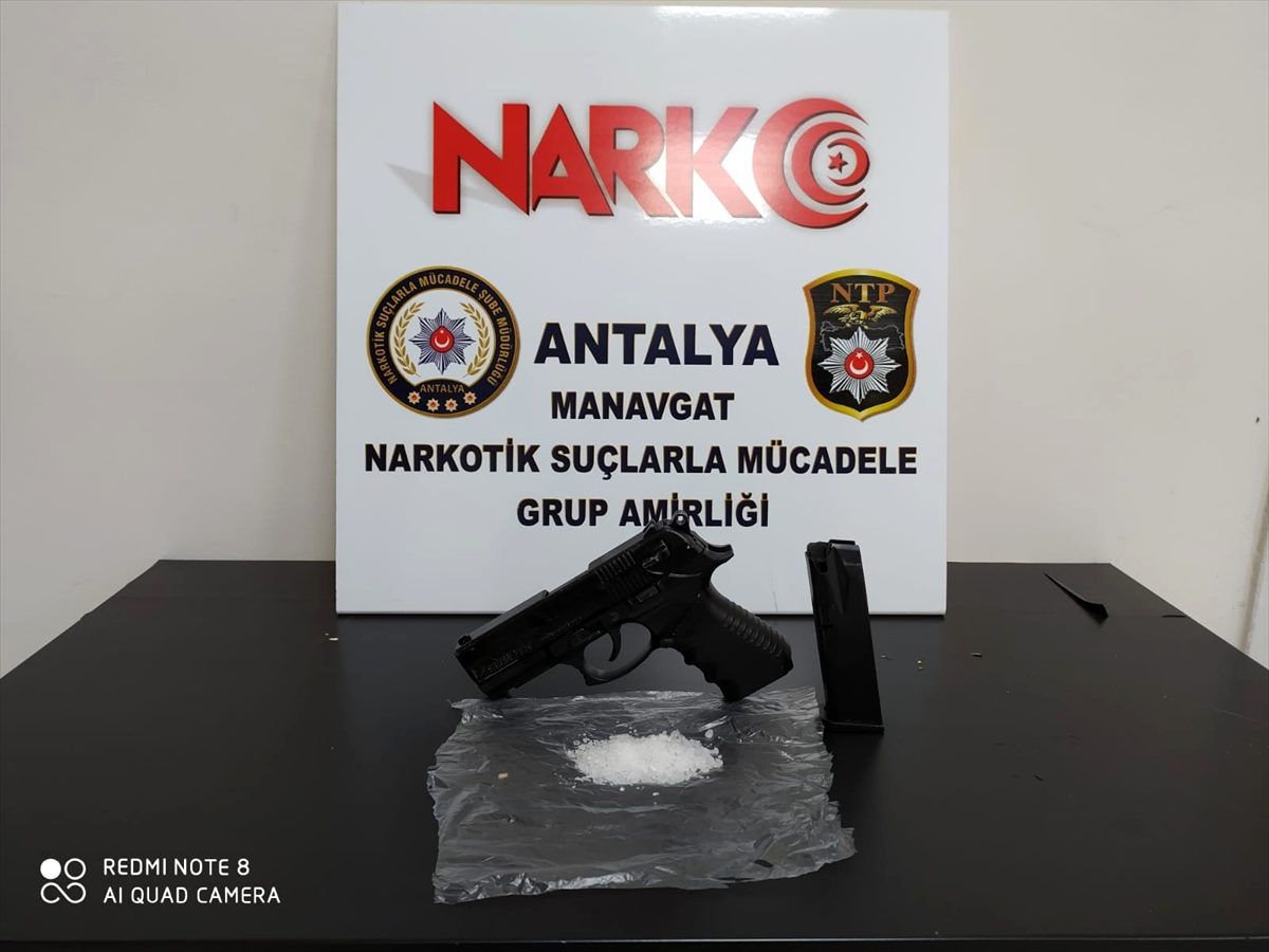 Manavgat\'ta şüpheli araçta uyuşturucu ele geçirildi