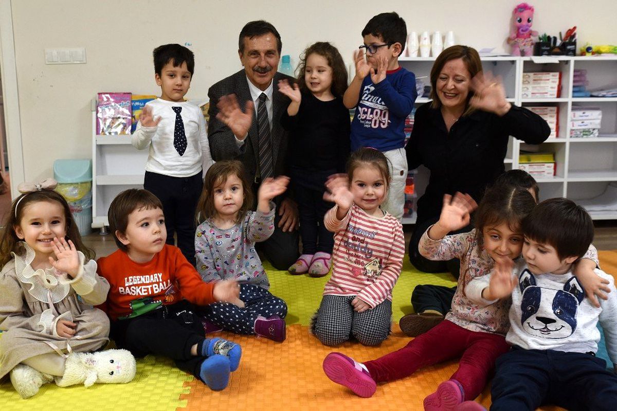 Mutlu çocuklar Tepebaşı\'nda