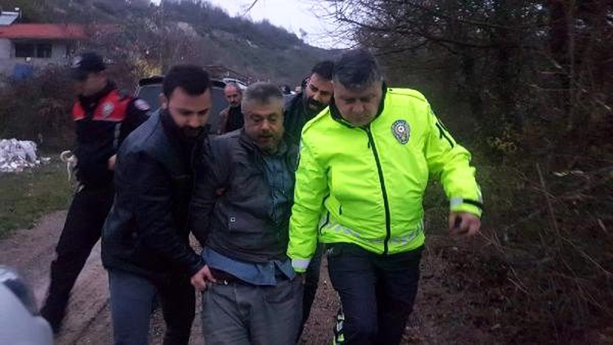 Önce ambulansa çarptı, çaldığı TIR ile yeniden kaza yaptı