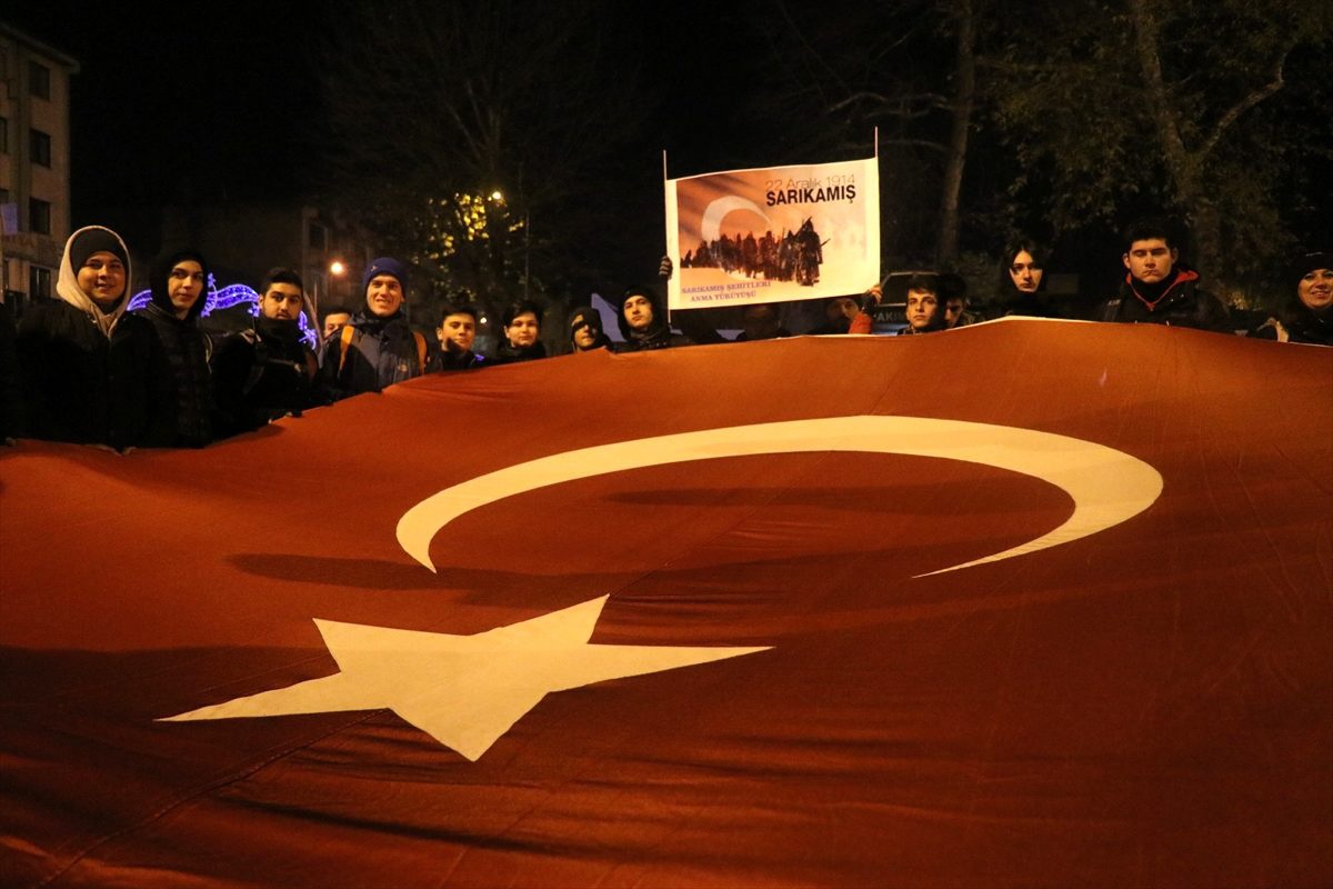 Sarıkamış şehitlerini anmak için yürüyorlar