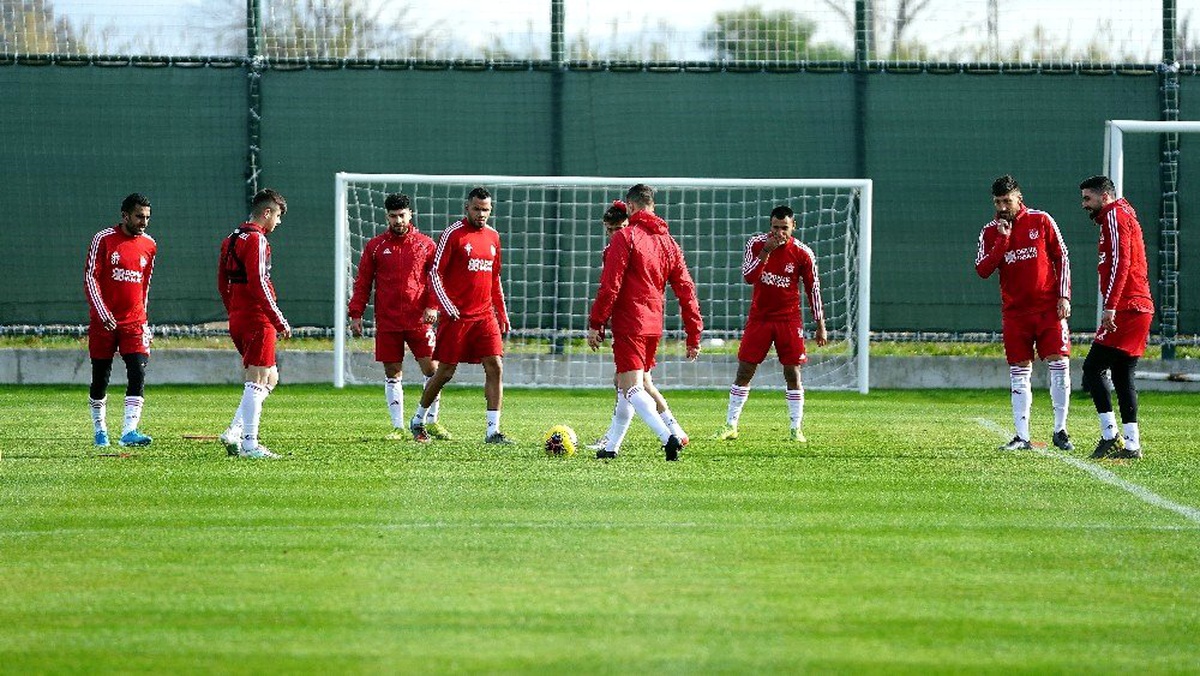 Sivasspor, Antalya\'da hazırlıklarını sürdürüyor