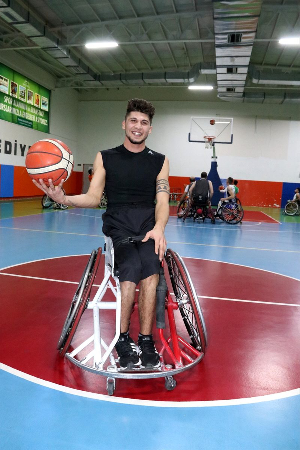 Tekerlekli sandalye basketbolu hayata bakışını değiştirdi