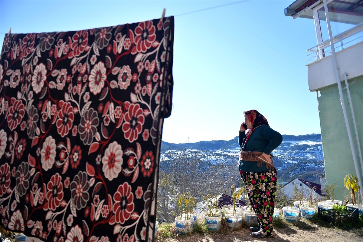 Toroslar\'ın dağ köyünden beyaz perdeye uzanan ödüllü oyuncu: Ümmiye Koçak