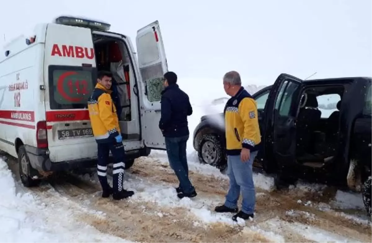 Yolu kapalı köydeki kanser hastası için seferber oldular