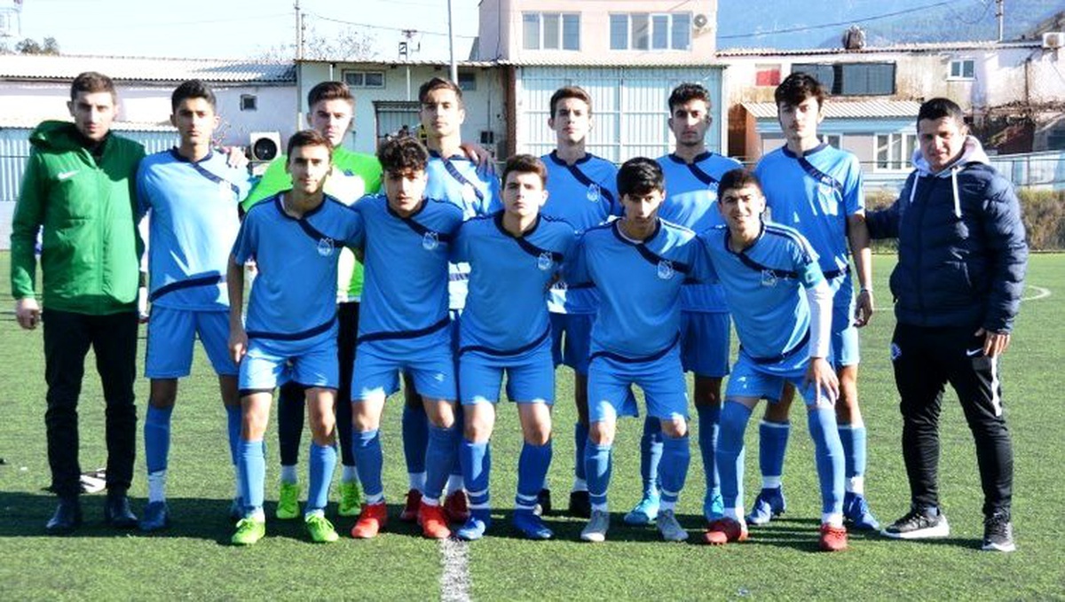 Yunusemre Belediyespor U16 takımı şampiyon oldu