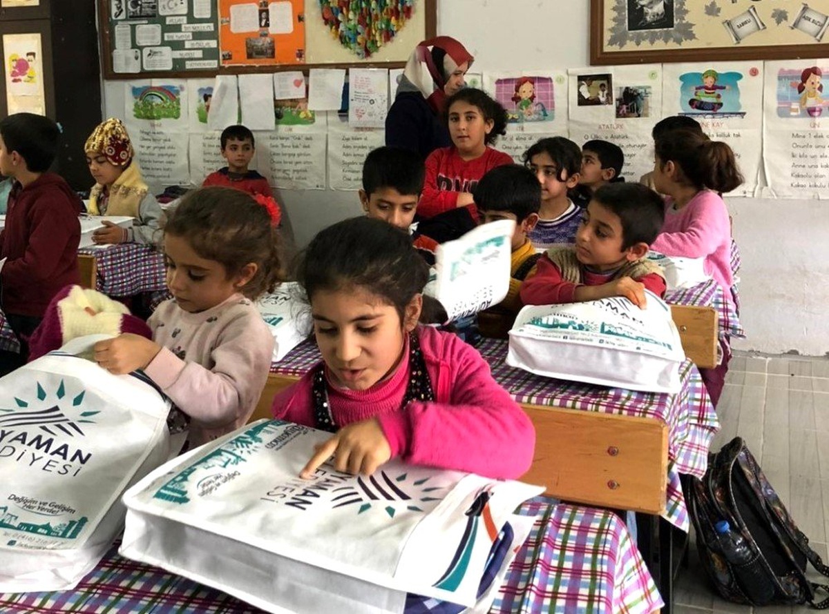 Adıyaman Belediyesinden köy okuluna hediye