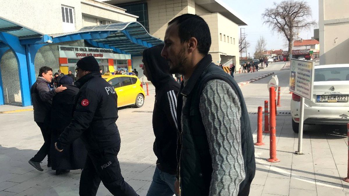 Araçlardan akü çalan baba, oğul ve arkadaşı tutuklandı