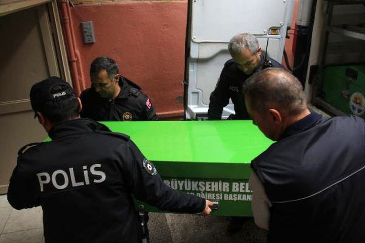 Arkadaşının cenazesinden dönerken kazada öldü