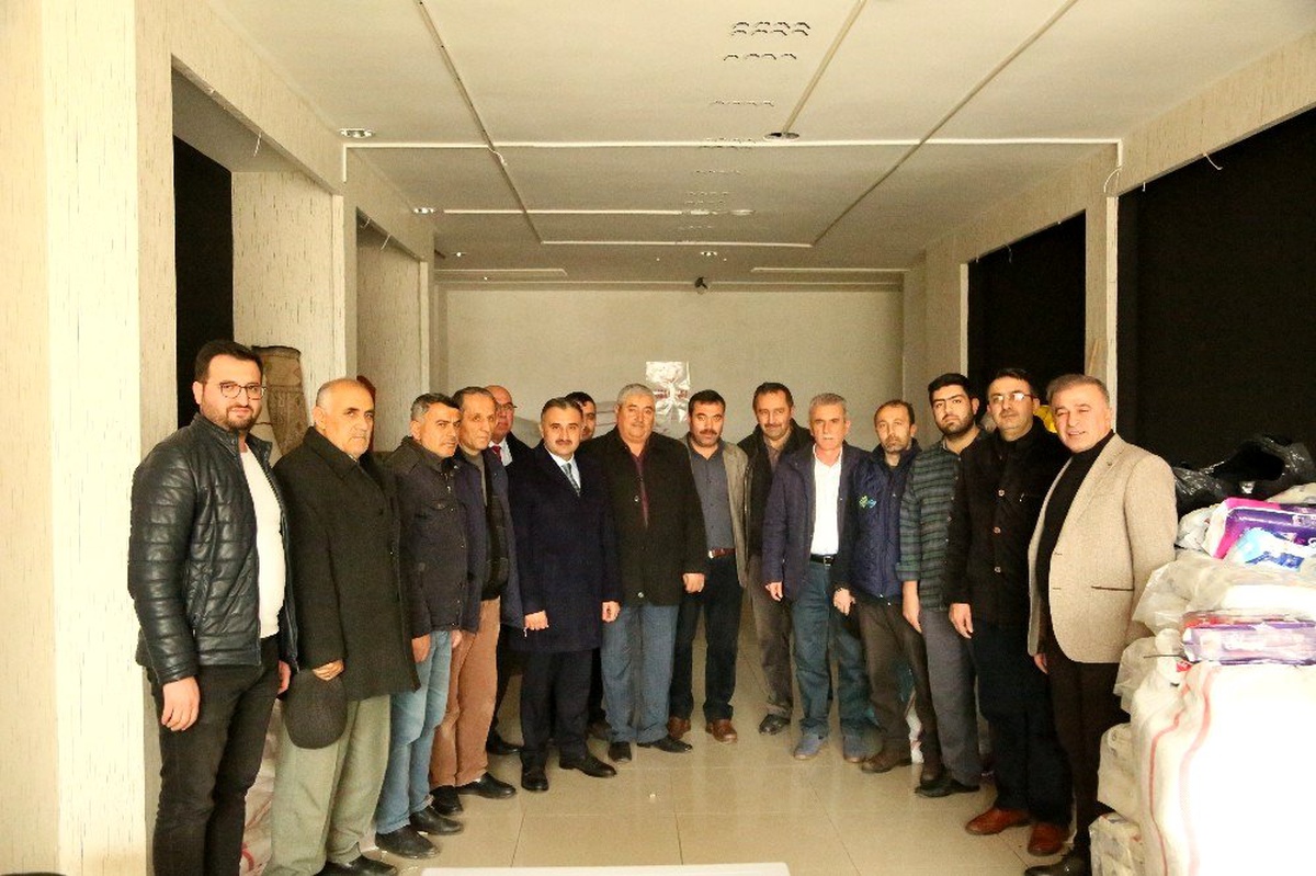 Başkan Cabbar ve meclis üyelerinden yardım toplama noktasına ziyaret