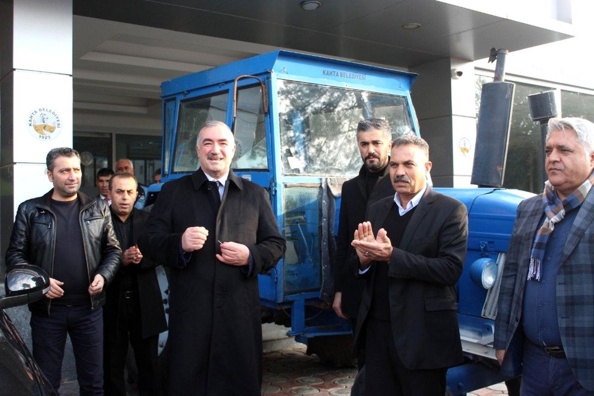 Başkan Turanlı, makam aracını bıraktı