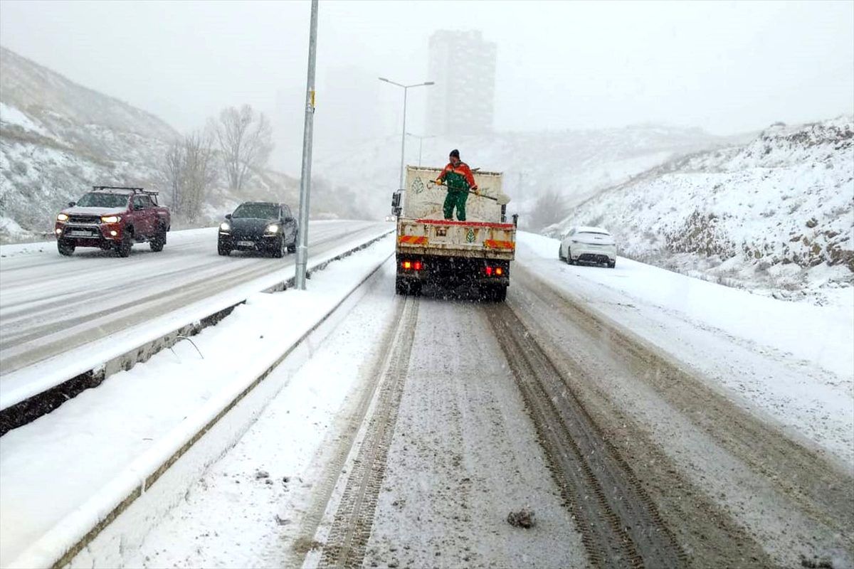 Başkentte kar yağışı etkili oldu