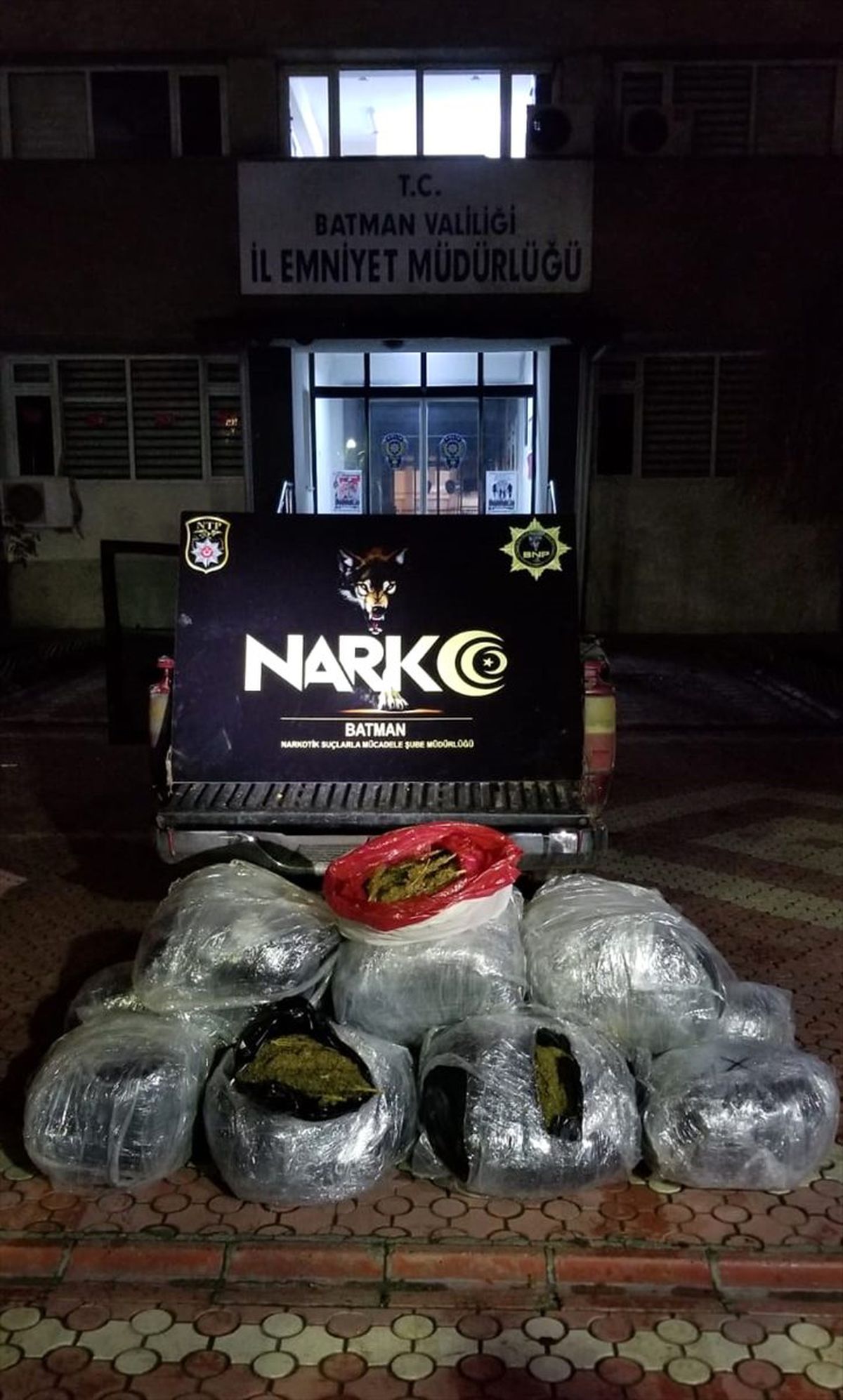 Batman\'da otomobilde 110 kilogram esrar ele geçirildi