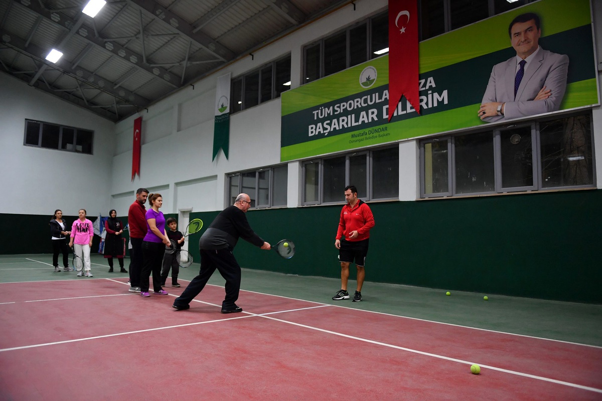Belediye Personeline Kort Tenisi Kursu