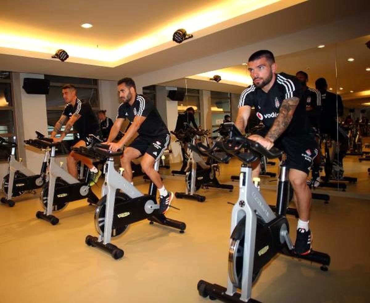 Beşiktaş salonda çalıştı