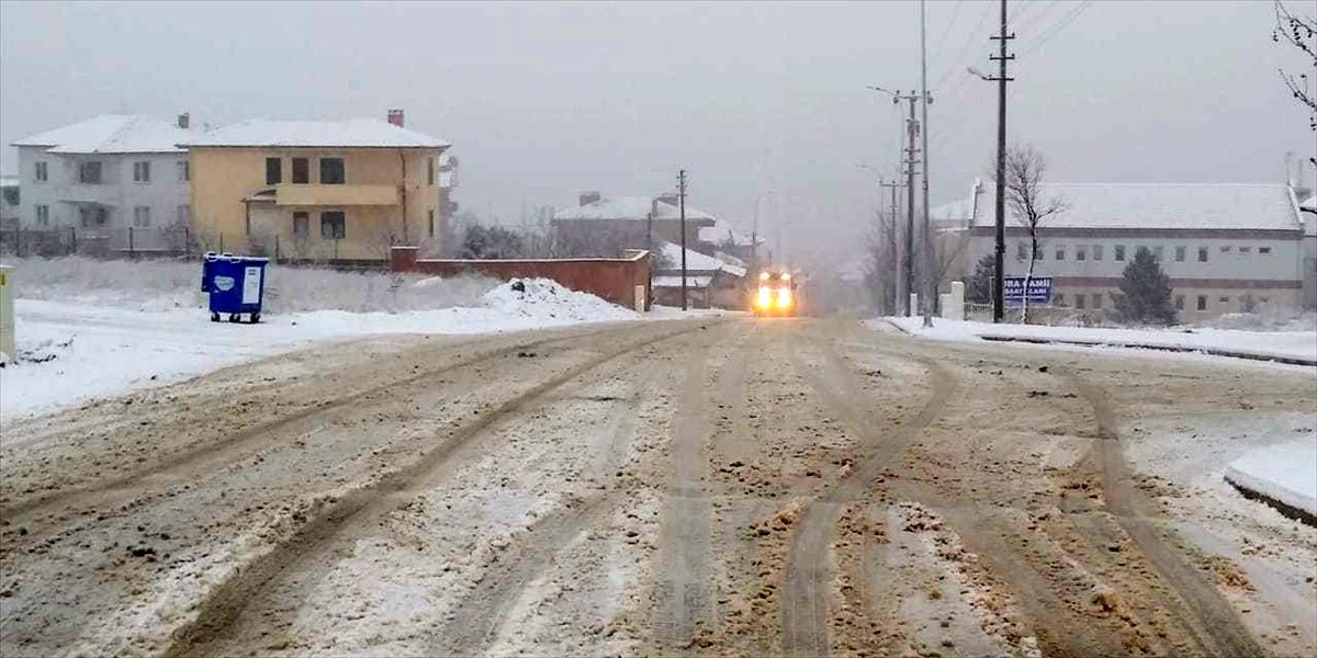 Bilecik\'te kar yağışı etkili oluyor
