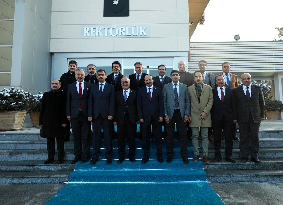 Bölge rektörleri kariyer fuarı gündemiyle toplandı