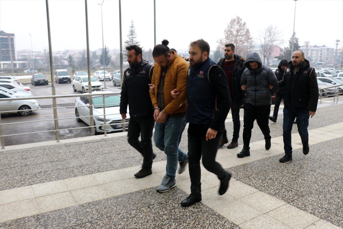 Bolu\'da DEAŞ operasyonunda 3 şüpheli tutuklandı
