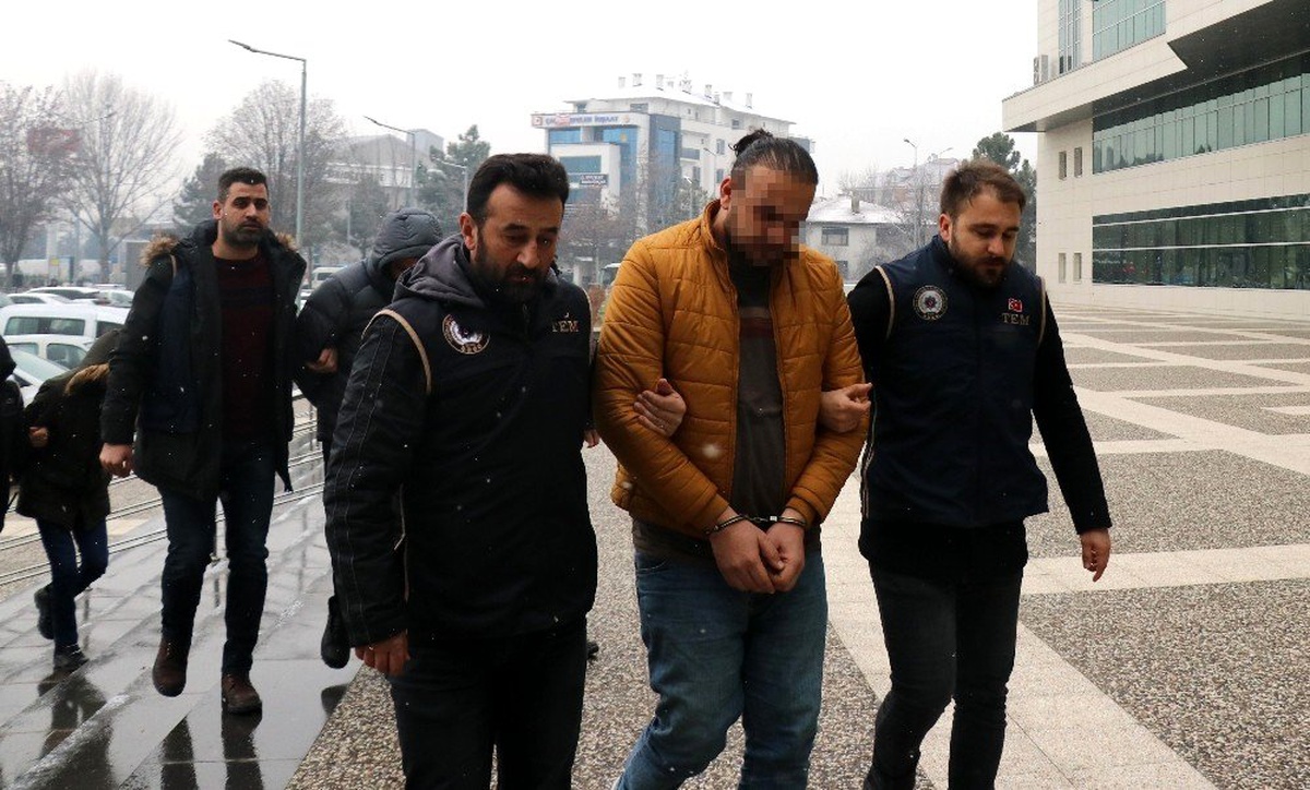 Bolu\'da, Irak uyruklu DEAŞ şüphelisi 3 kişi adliyeye sevk edildi