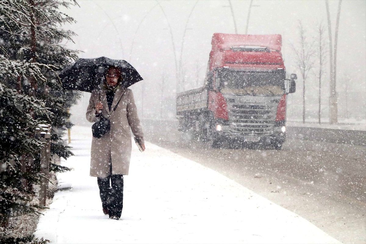 Çankırı\'da kar ve sis ulaşımı olumsuz etkiledi