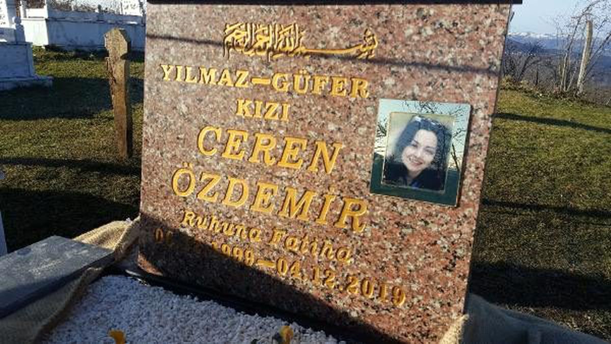 Ceren\'e granitten mezar yapıldı, taşında yazılı sözler duygulandırdı