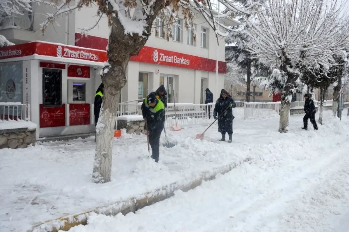 Çifteler Belediyesinden örnek kar çalışması