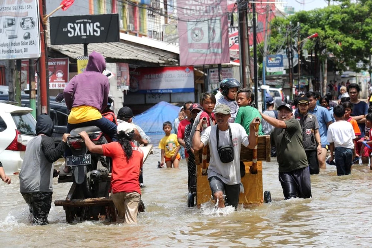 Endonezya\'da sel felaketinde bilanço artıyor