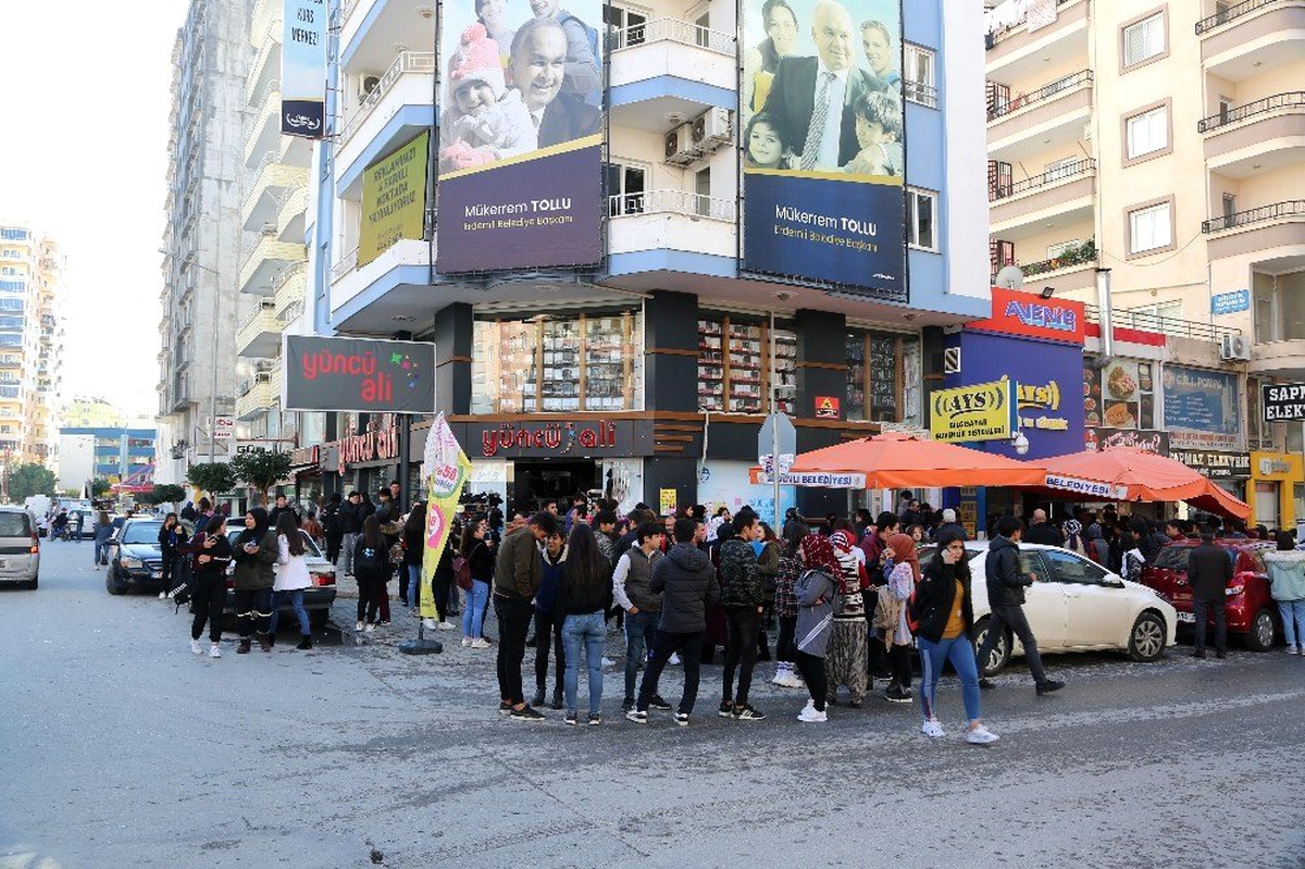 Erdemli Belediyesi Kurs Merkezi\'nde yeni dönem kayıt sınavı yapıldı