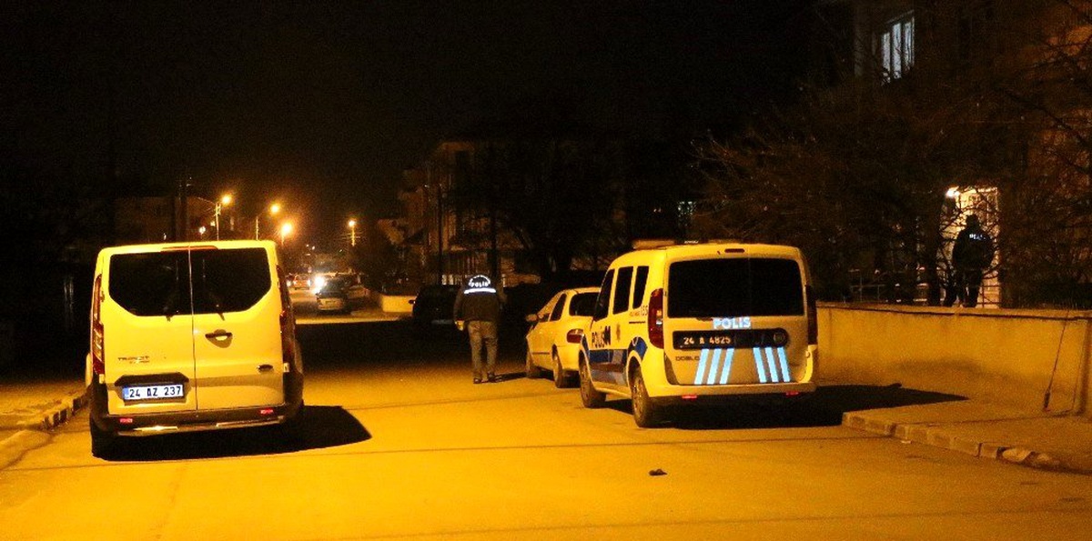 Erzincan\'da kadınların bıçaklı kavgası kanlı bitti: 3 yaralı