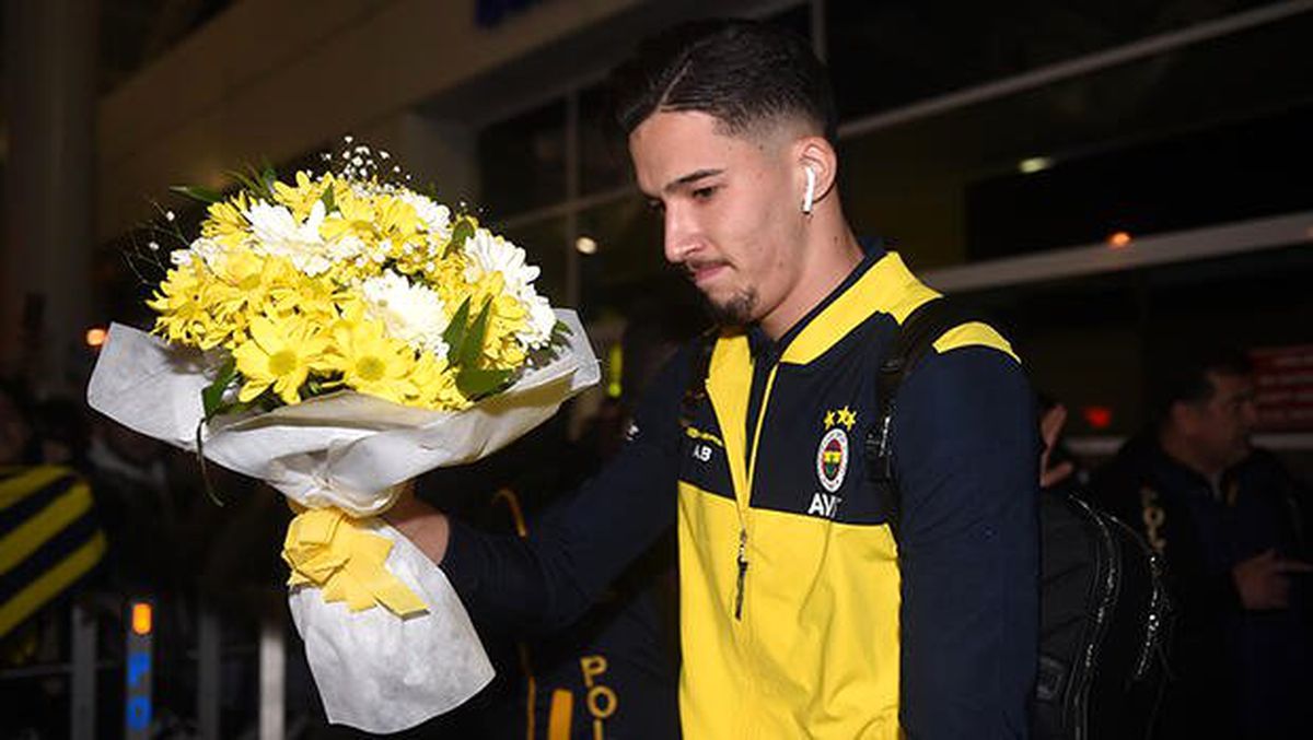 Fenerbahçe\'ye Antalya\'da coşkulu karşılama!