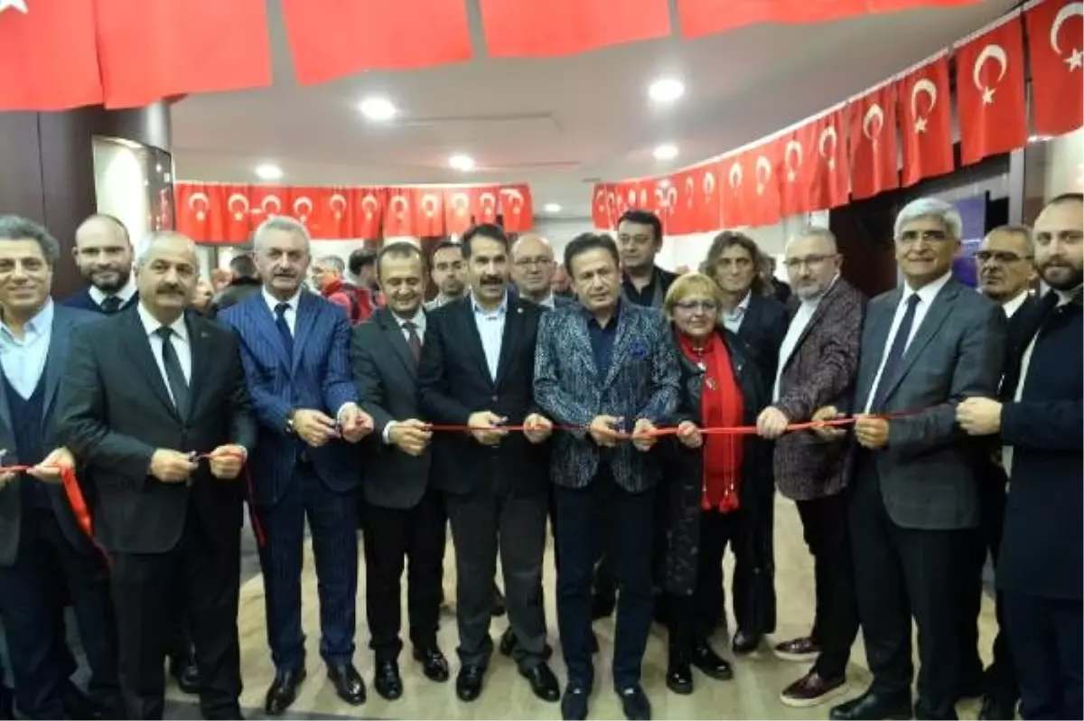 Foto muhabirlerinden "Futbolun altın kareleri" sergisi