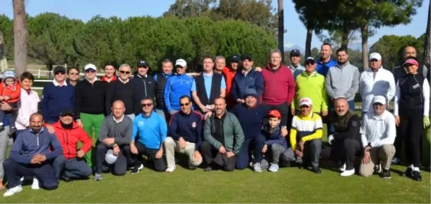 Golf turnuvasının geliri diyabet hastası çocuğa bağışlandı