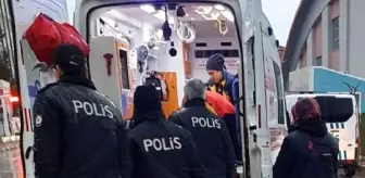 Halk otobüsü çarpan 2 kadın, ağır yaralandı