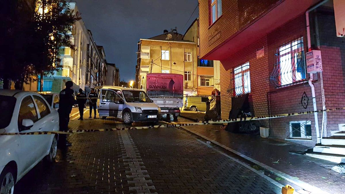 İstanbul\'da bir eve silahla ateş açıldı