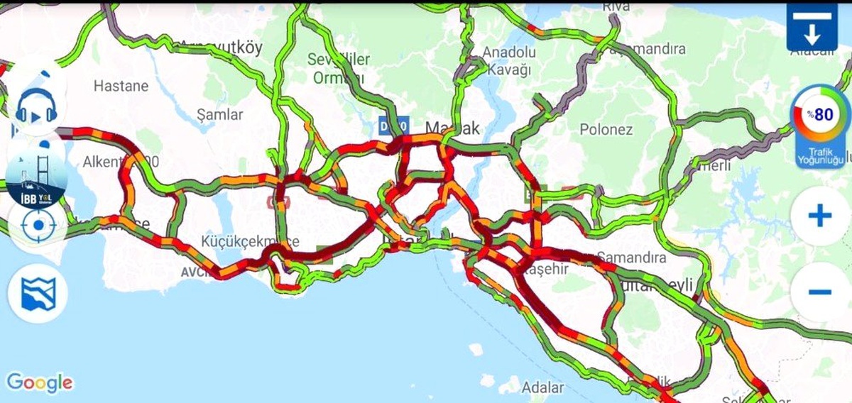 İstanbul\'da yağışlı hava trafiği felç etti