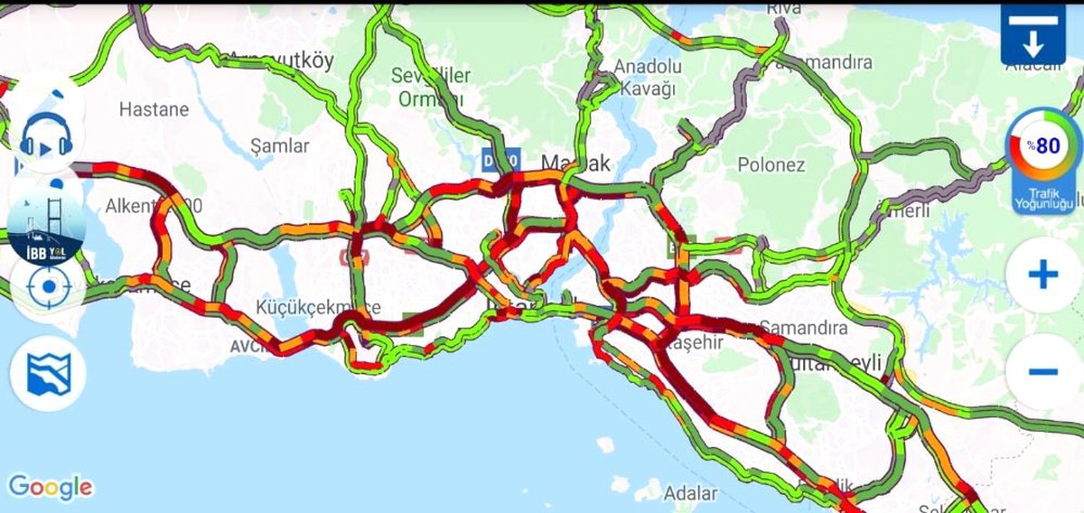 İstanbul\'da yağışlı hava trafiği felç etti