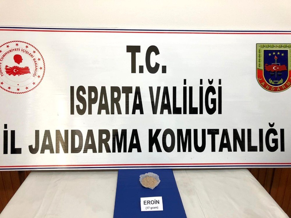 Jandarmanın yol kontrolünde uyuşturucu ele geçirildi: 2 tutuklama
