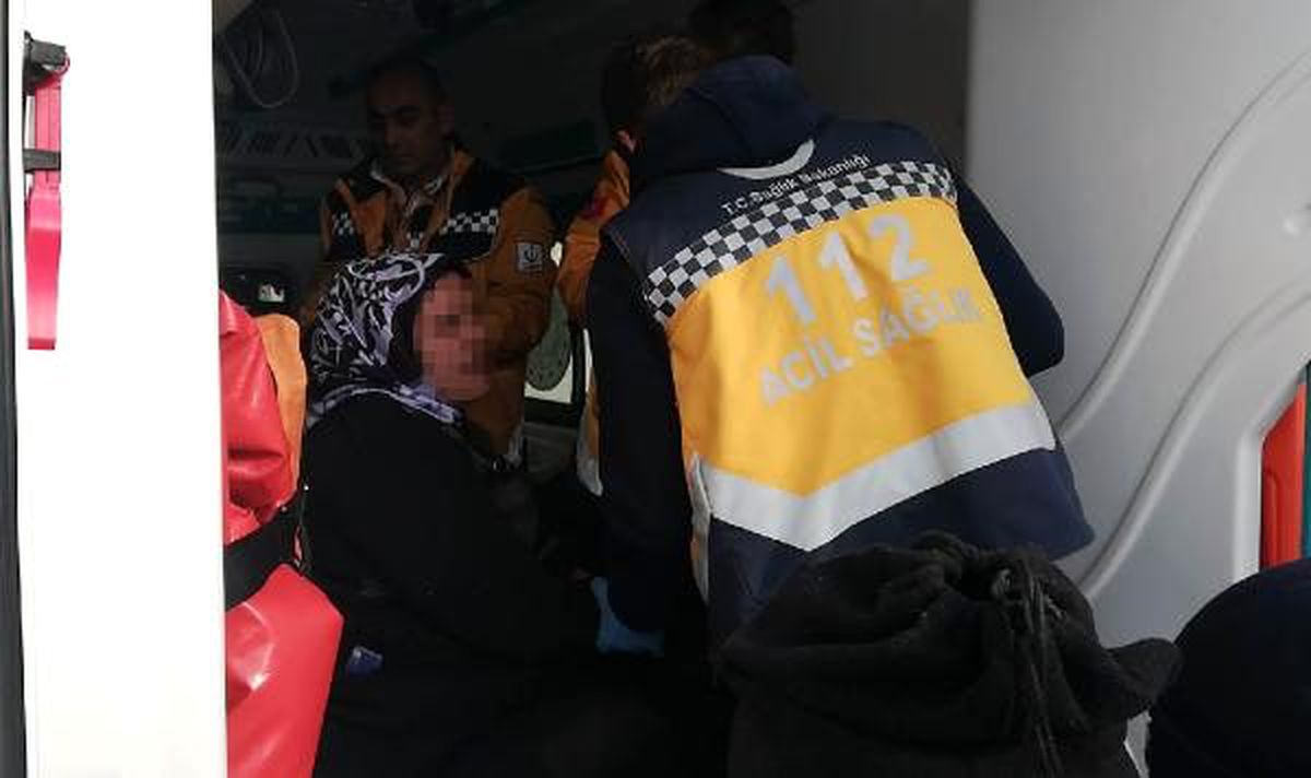 Jjiletle bileğini kesen genç kız, tedaviye alındı