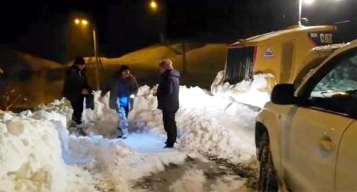 Kar nedeniyle köyde mahsur kalan kalp hastası 6 saatte hastaneye ulaştırıldı
