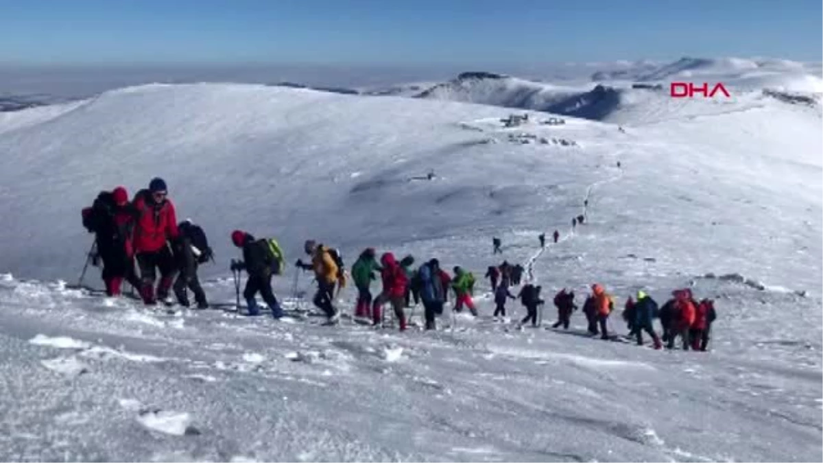 Kars dağcılar, allahuekber dağları\'na şehitler için tırmandı