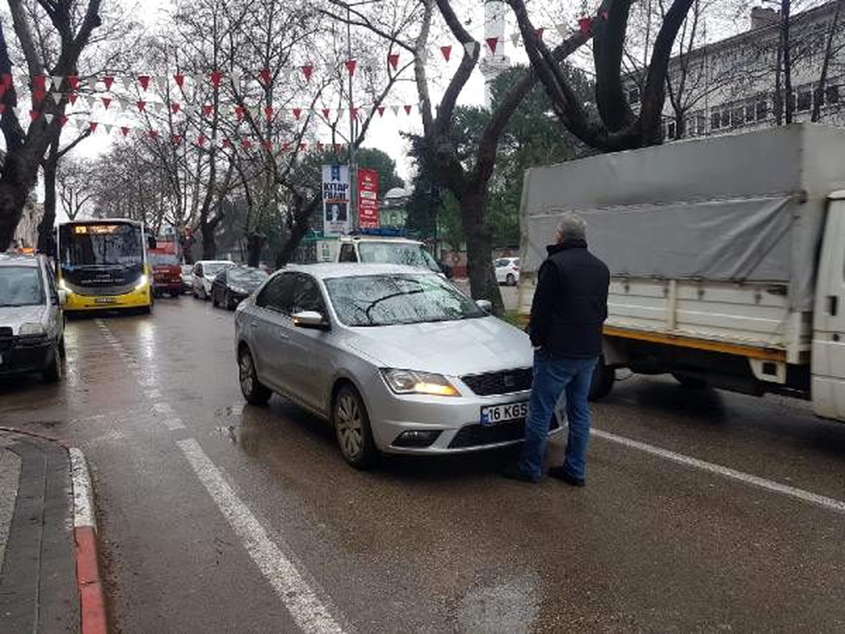 Kazaya neden olan sürücünün kaçmasına izin vermediler