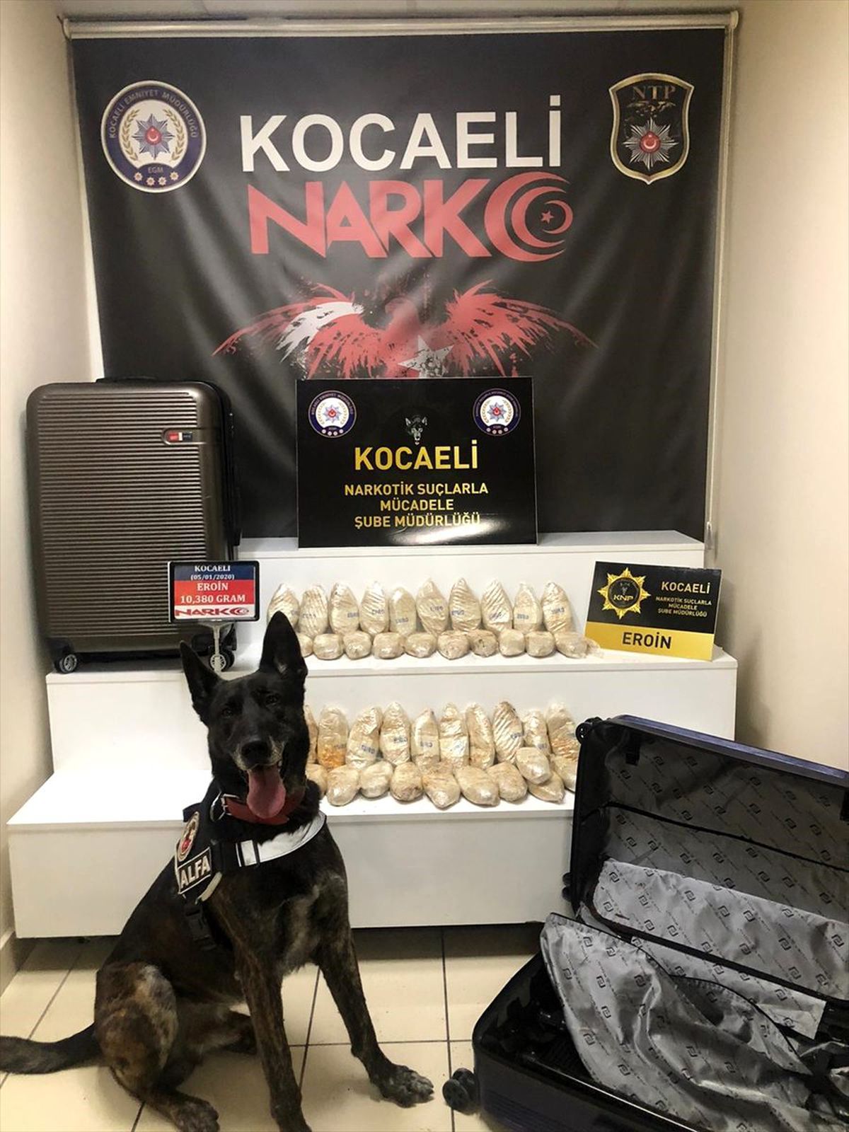 Kocaeli\'de yolcu otobüsünde 10 kilogram eroin ele geçirildi