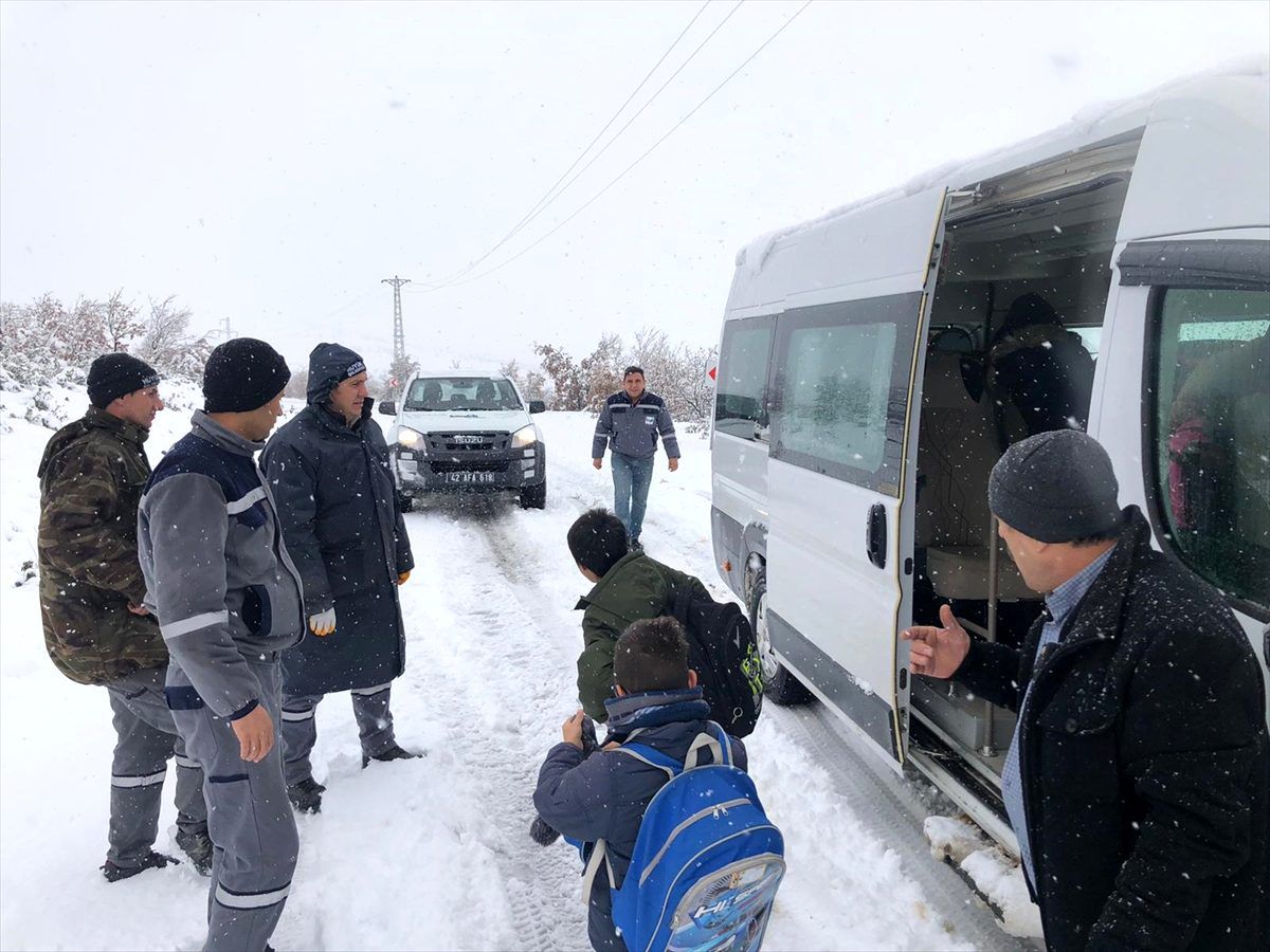 Konya\'da kar nedeniyle yolda mahsur kalan 6 öğrenci kurtarıldı