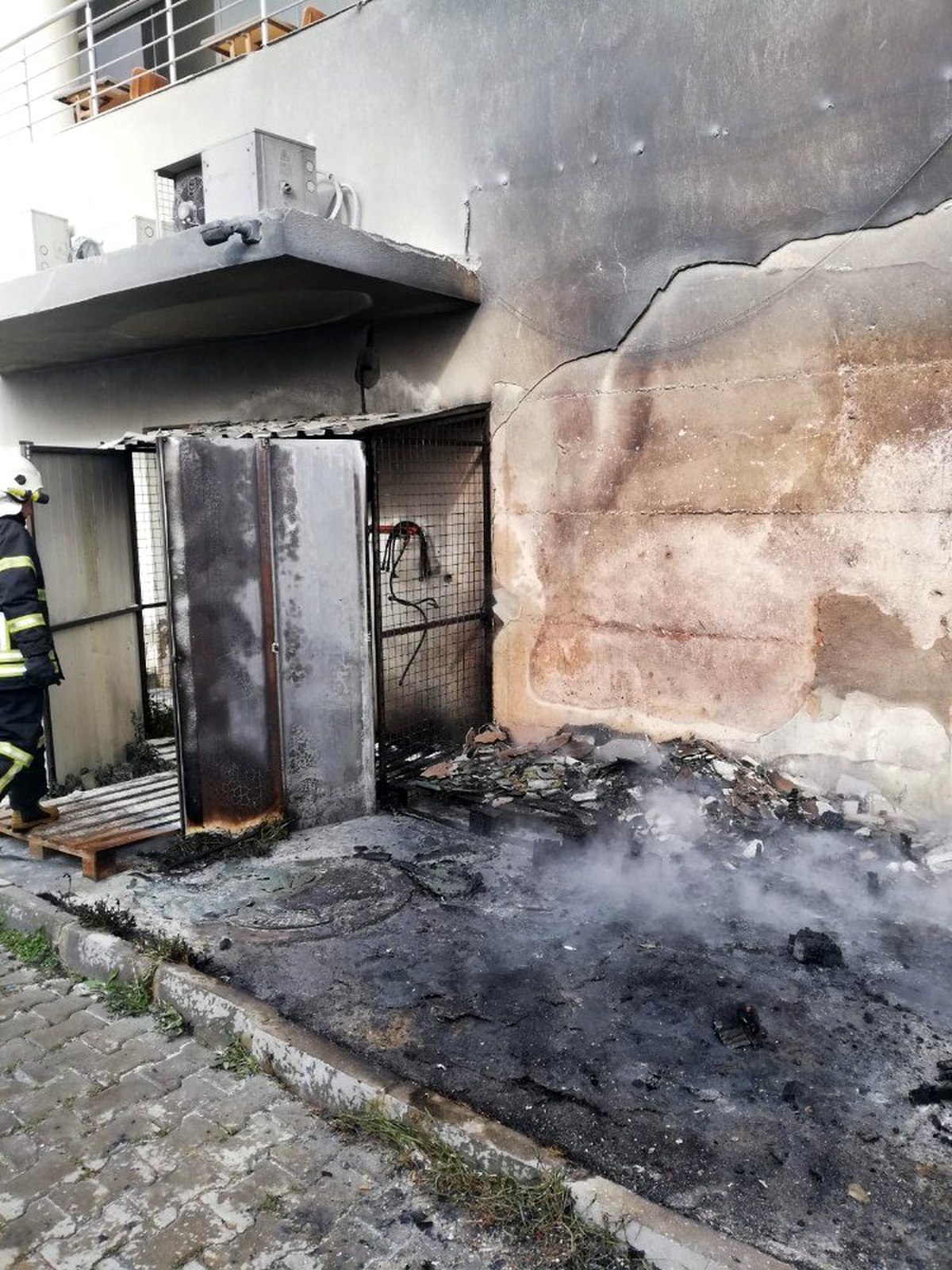 Kuşadası\'nda kız öğrenci yurdunda çıkan yangın korkuttu
