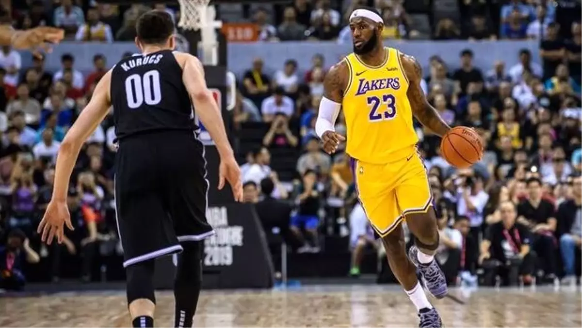 Lakers, LeBron James\'in "triple-double" yaptığı maçta Pistons\'ı yendi