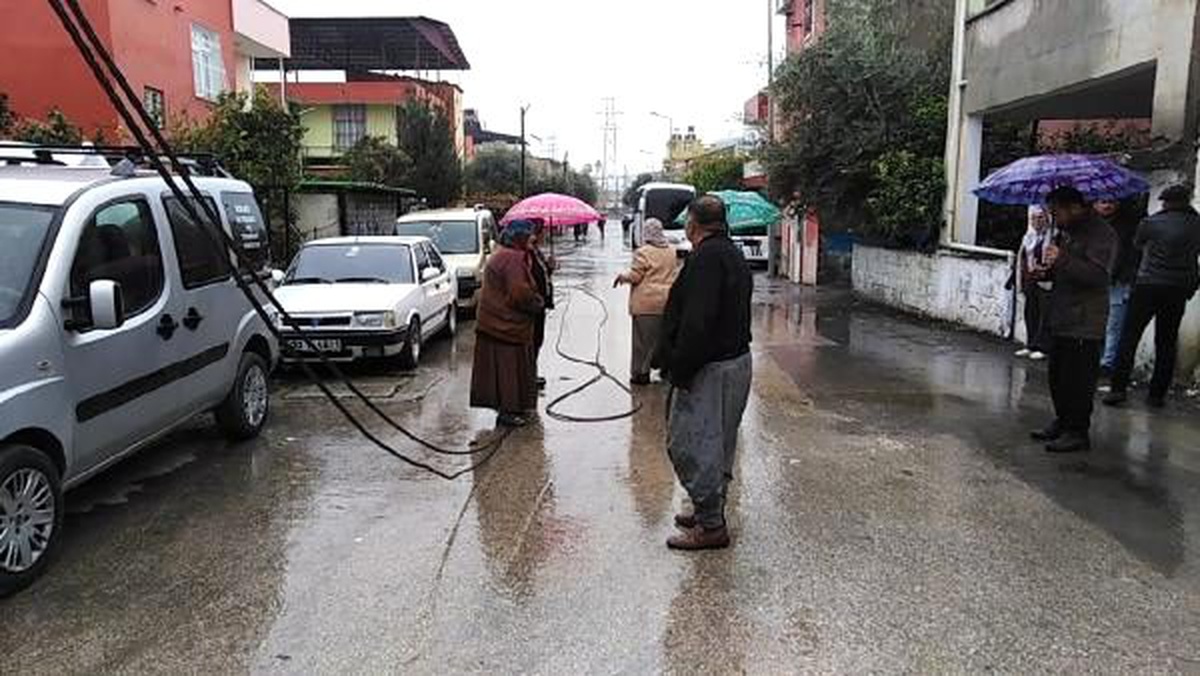 Mahalleli yüksek gerilim hattına izin vermedi