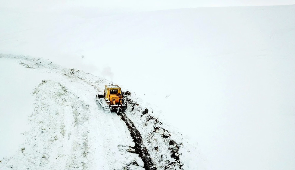 Malatya\'da kardan kapanan yollar açılıyor